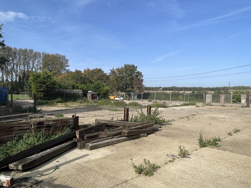 Lot: 21 - OUTSTANDING RURAL OPPORTUNITY! PLANNING FOR CONVERSION AND DEVELOPMENT FOR TWO SUBSTANTIAL RESIDENCES - view across the site to where The Straw Shed will be situated